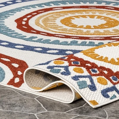 NuLOOM Micki Intricate Circles Indoor/Outdoor Patio Area Rug 3 NuLOOM Micki Intricate Circles Indoor/Outdoor Patio Area Rug - Image 3
