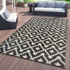 World Rug Gallery Trellis Geometric Reversible Plastic Outdoor Rugs