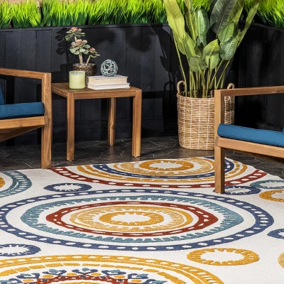 NuLOOM Micki Intricate Circles Indoor/Outdoor Patio Area Rug 8 NuLOOM Micki Intricate Circles Indoor/Outdoor Patio Area Rug - Image 8